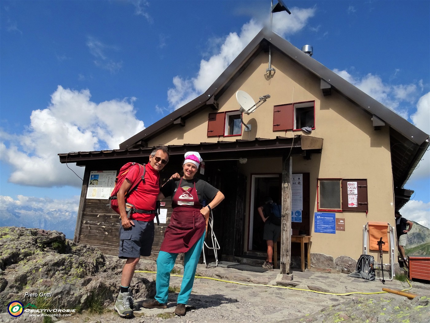 74 Con Elisa. la mitica rifugissta del Rif. Benigni.JPG